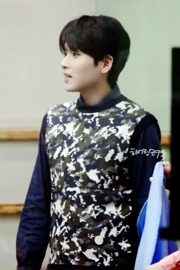 140416 Sukira (KTR) with Ryeowook cr- hearing ryeowook - babomeimei (3)